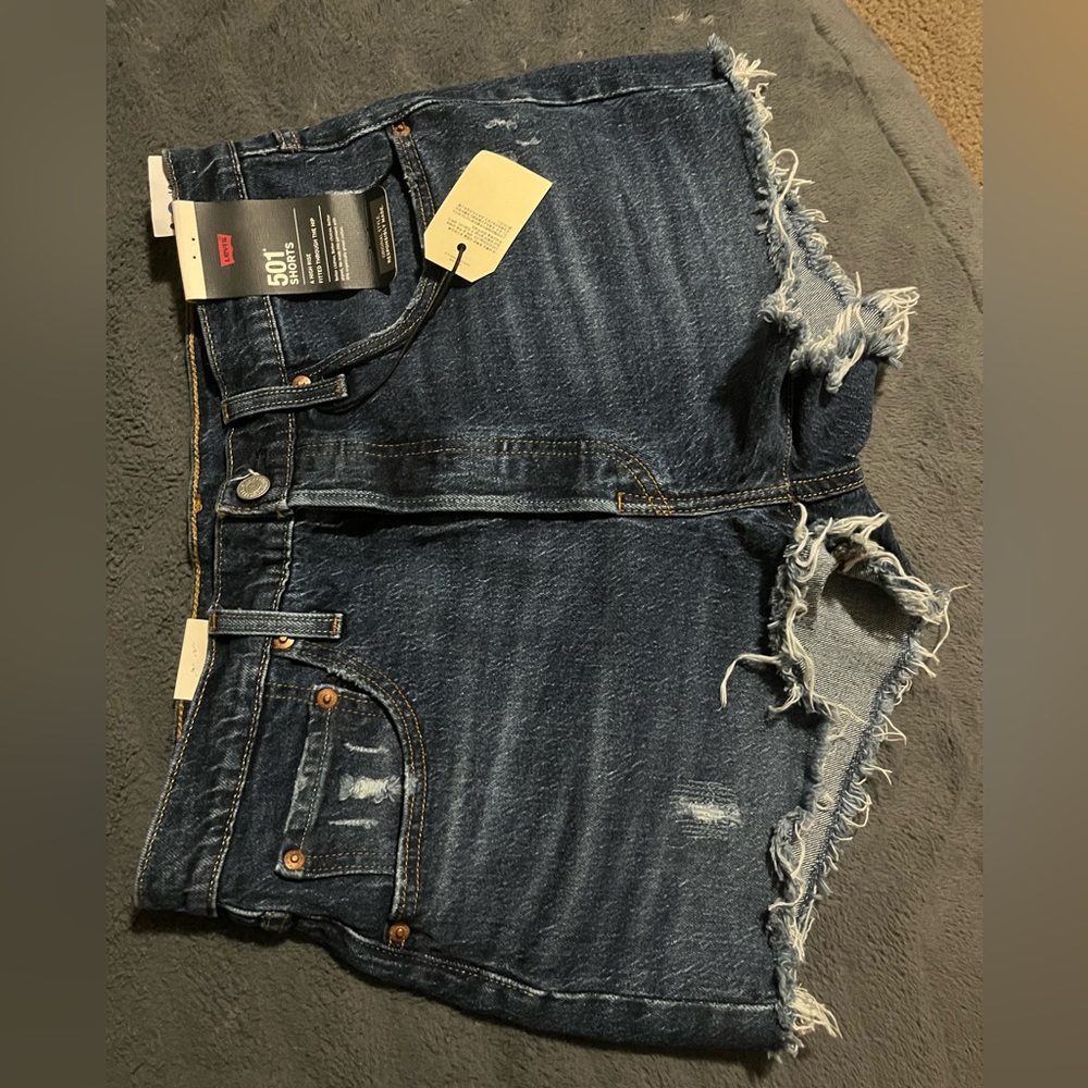 NWT Levi’s Distressed Denim 501 High Rise Shorts Women’s Size 30